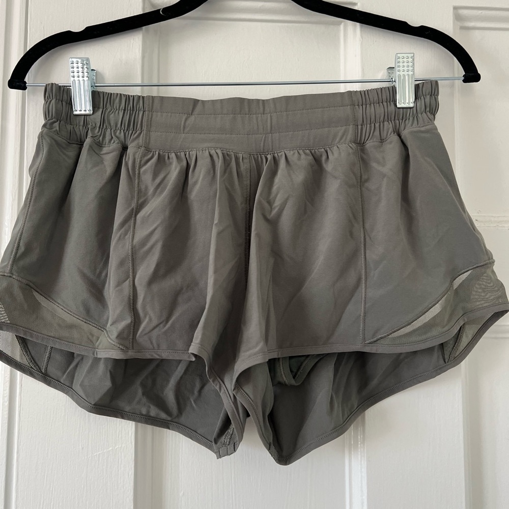 Lululemon hotty hot shorts- 2.5”